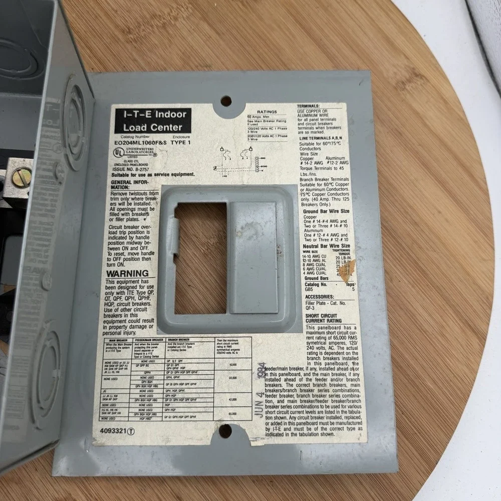 I-T-E Indoor Load Center 60 AMP Type 1 E0204ML1060F&S with 20 AMP